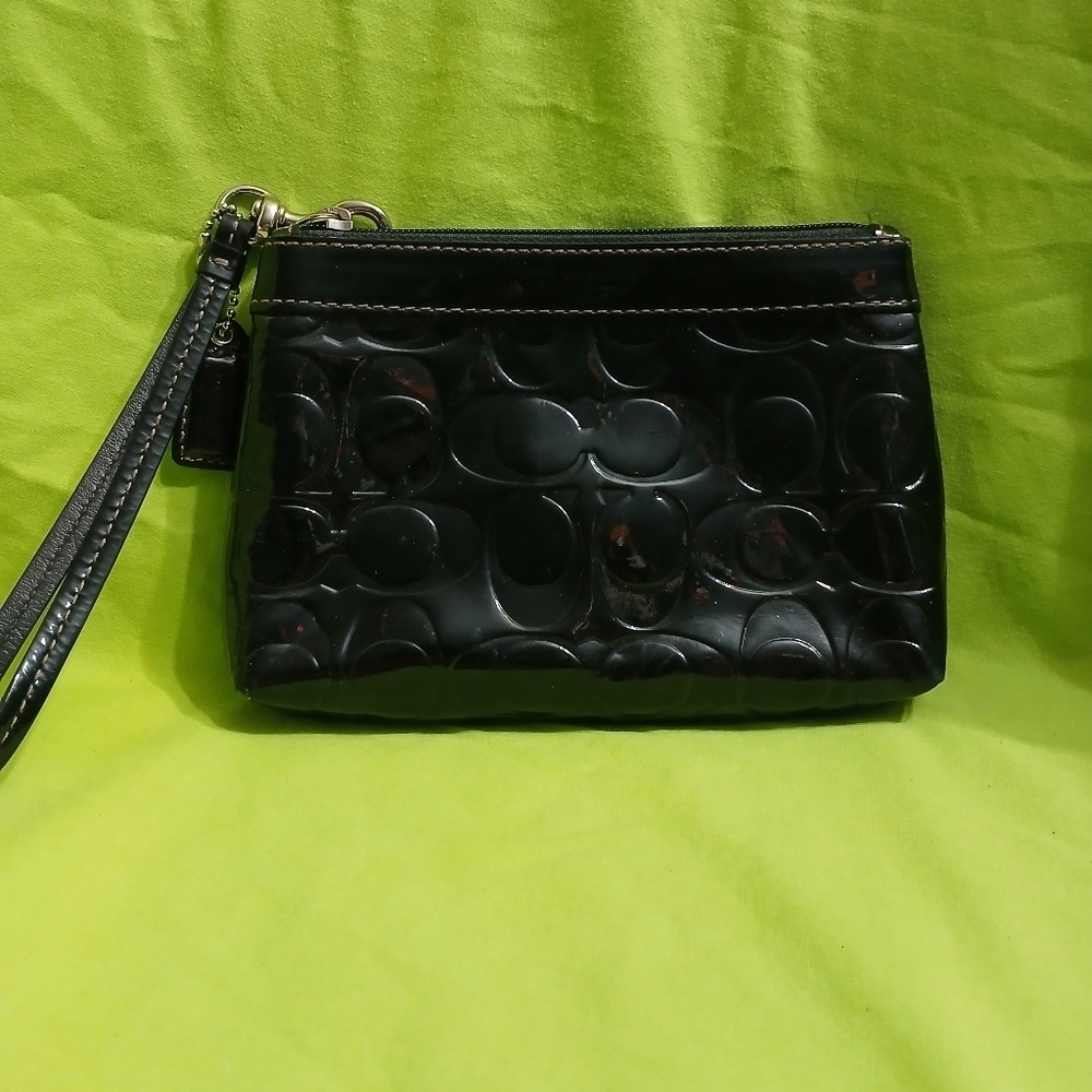 Coach EUC Sig C Patent Leather Wristlet